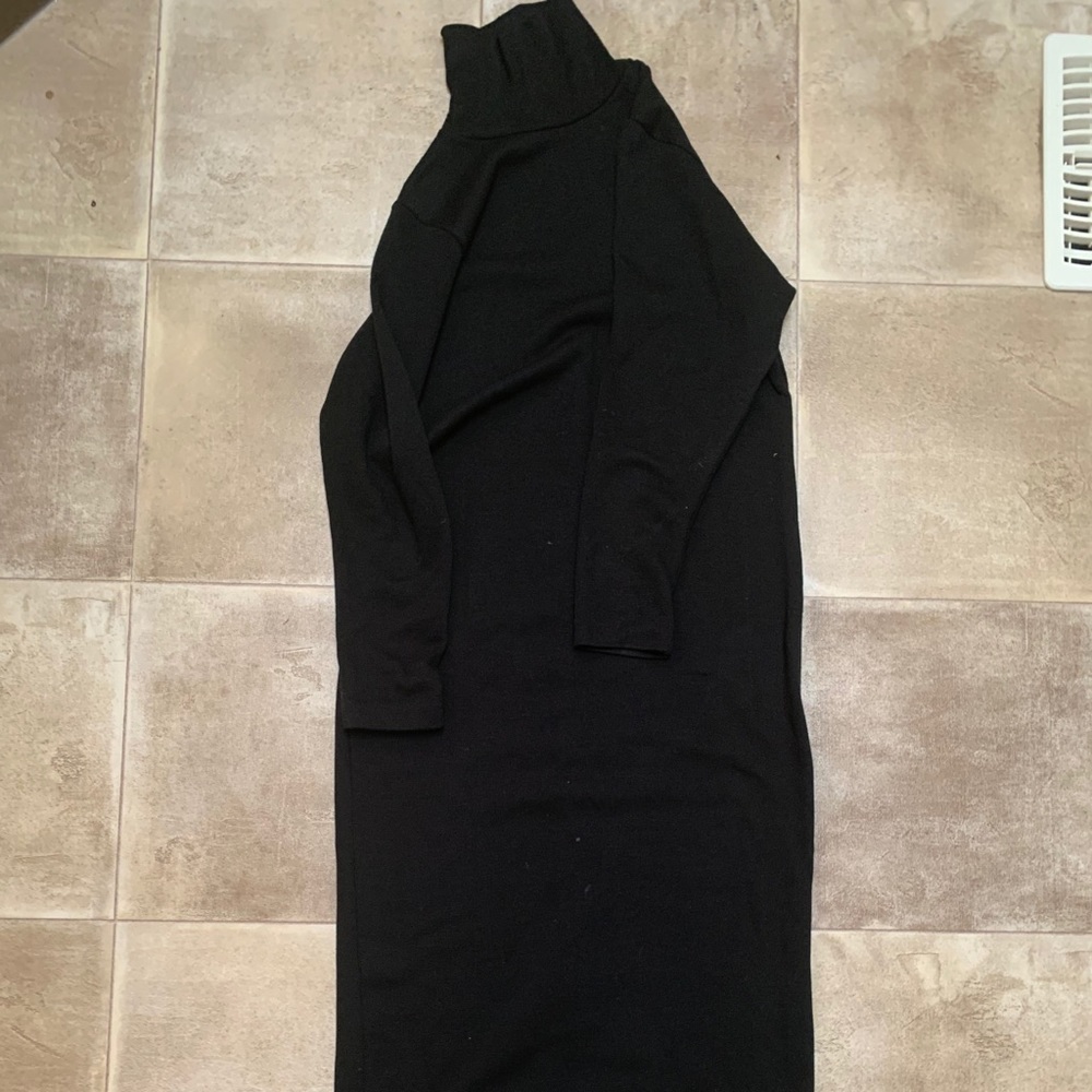 Timeless turtle neck sweater dress - Picture 3 of 3